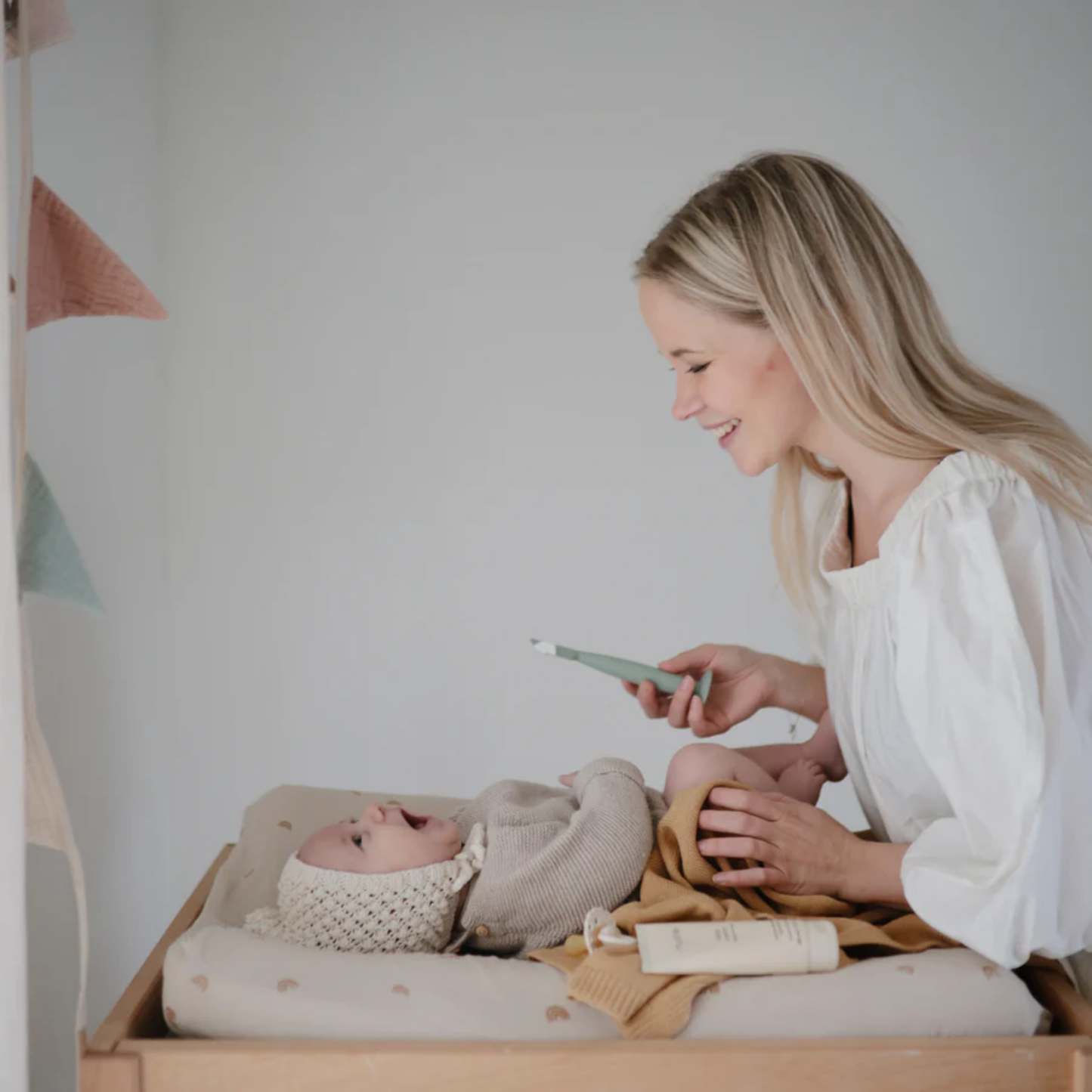 Mushie Baby-Girlander – Stribet i Bløde Farver