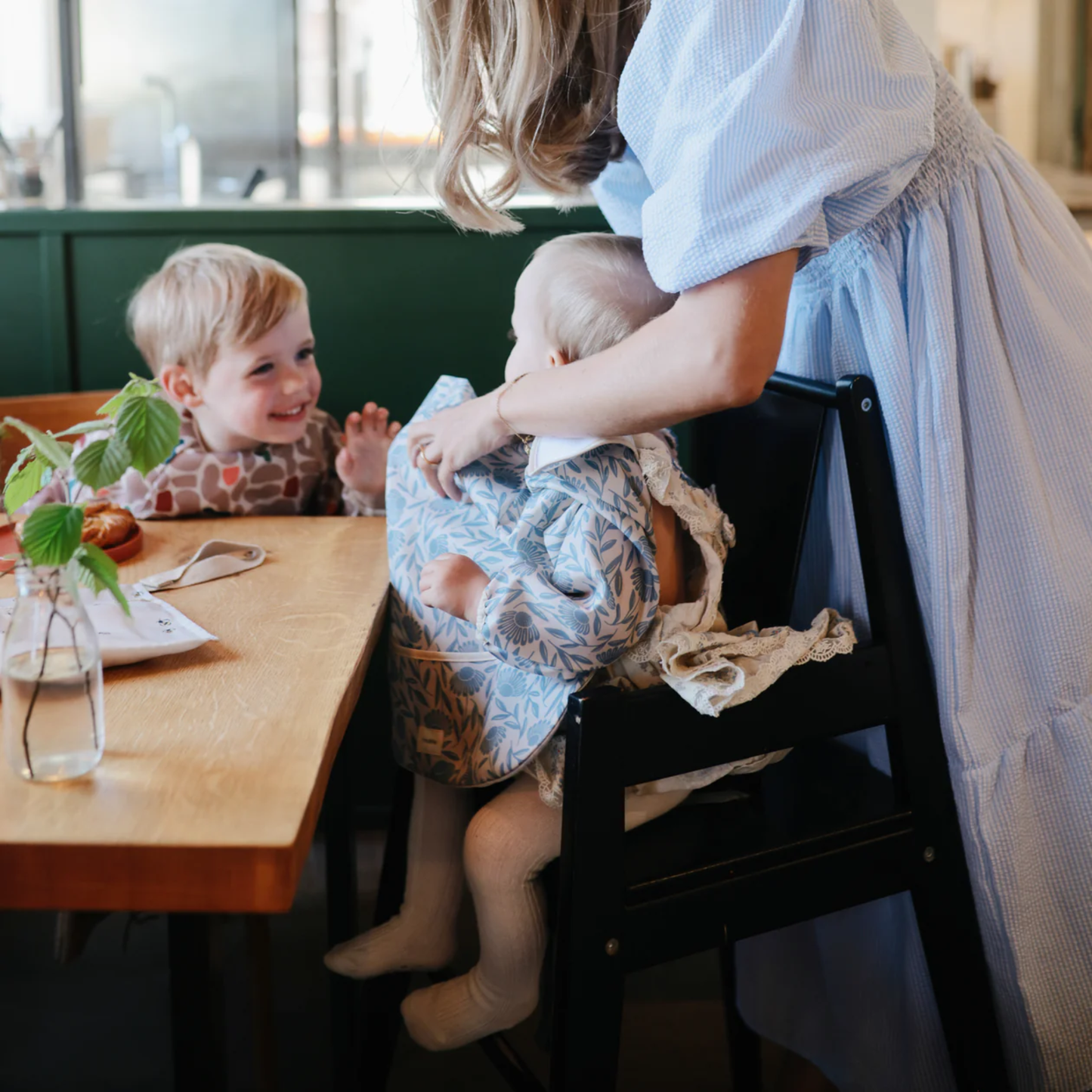 Mushie Langærmet Hagesmæk - Kirsebær