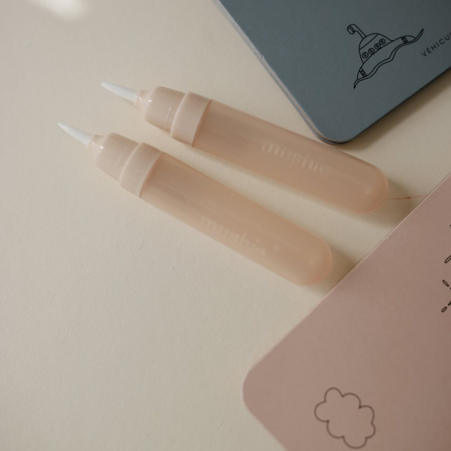 Mushie Genanvendelig Vandmalebog – Køretøjer