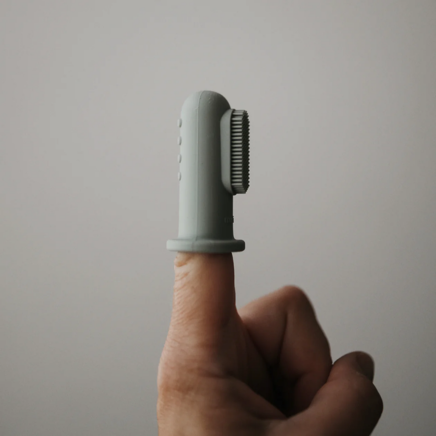 Mushie Finger Tandbørste (2-pak) Cambridge Blue/Shifting Sand